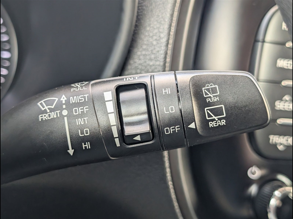 Used 2020 Snow White Pearl Kia LX image 33