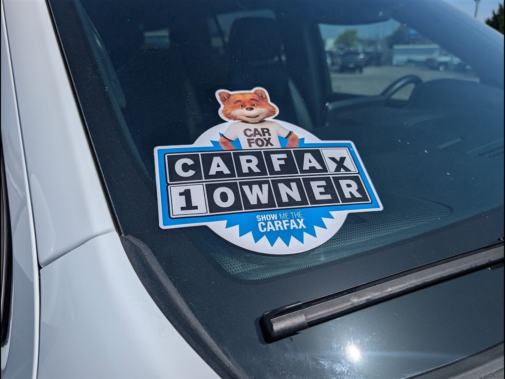 Used 2024 Summit White Chevrolet LT image 34