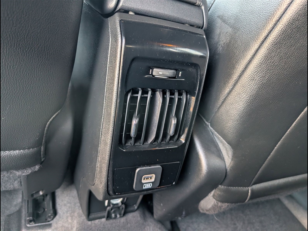 Used 2024 Bright White Clear Coat Jeep Latitude image 34