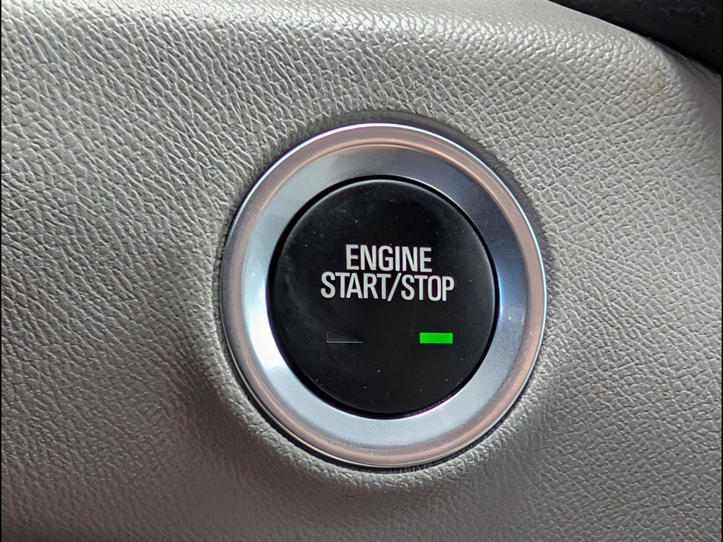 Used 2024 Riptide Blue Metallic GMC SLE image 34