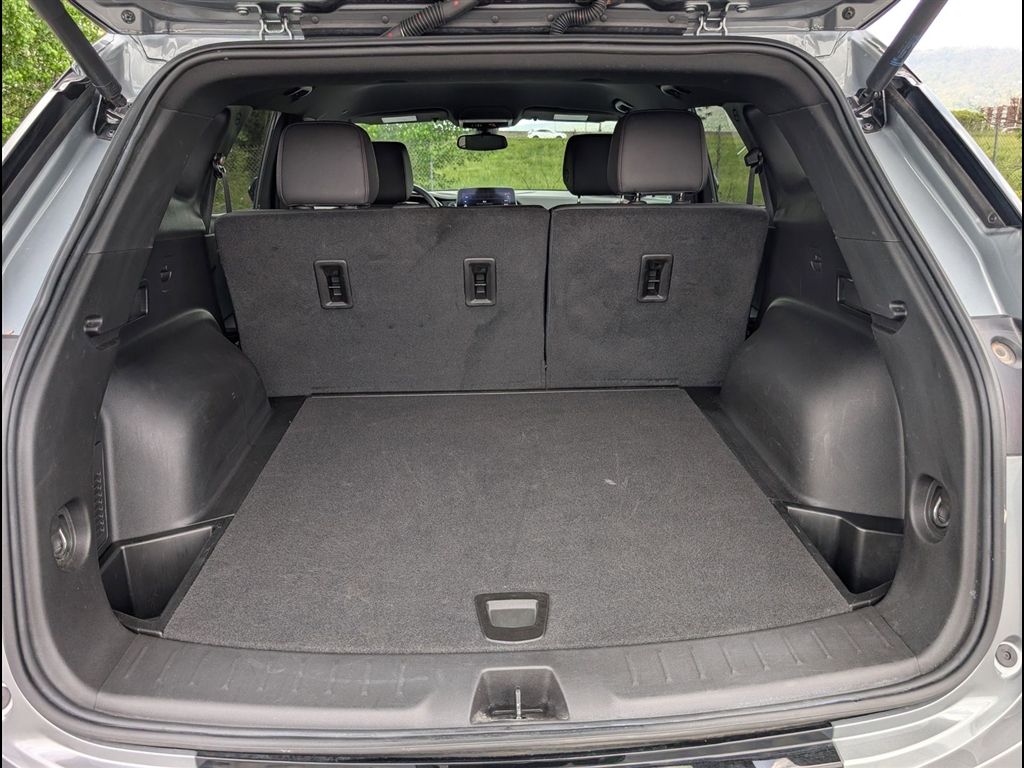 Used 2025 Sterling Gray Metallic Chevrolet RS image 34