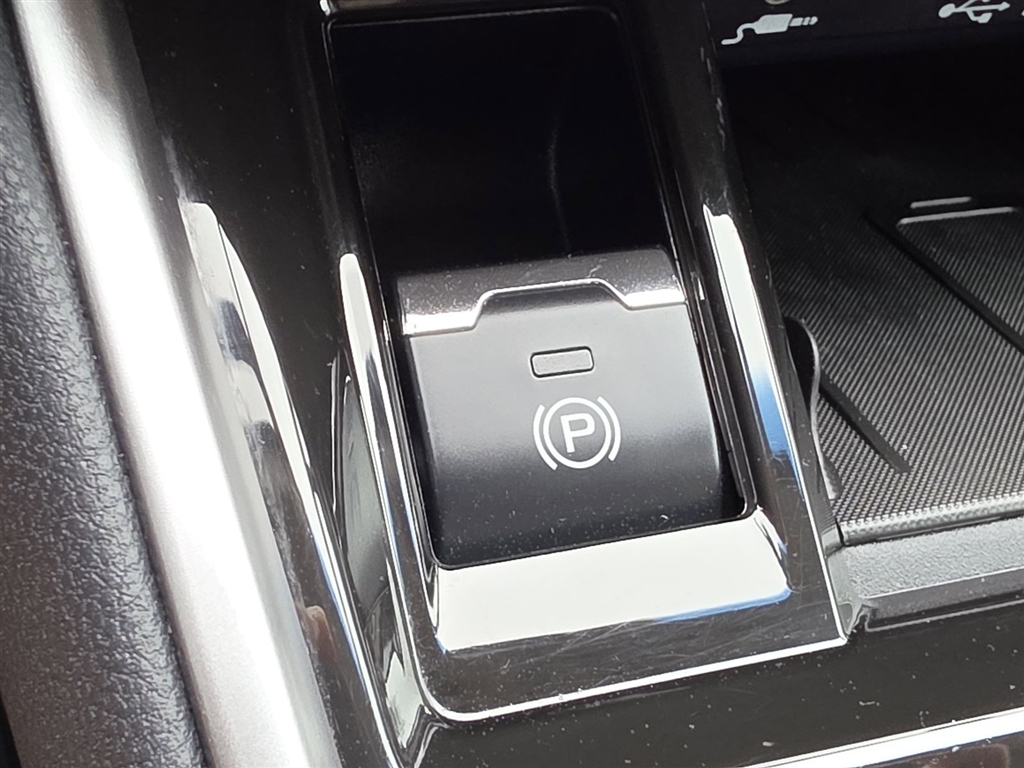 Used 2022 Autumn Green Metallic Subaru Limited image 34