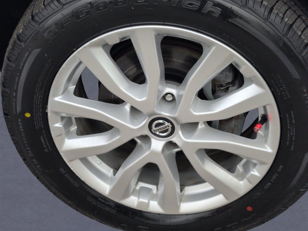 Used 2021 Glacier White Nissan S image 34