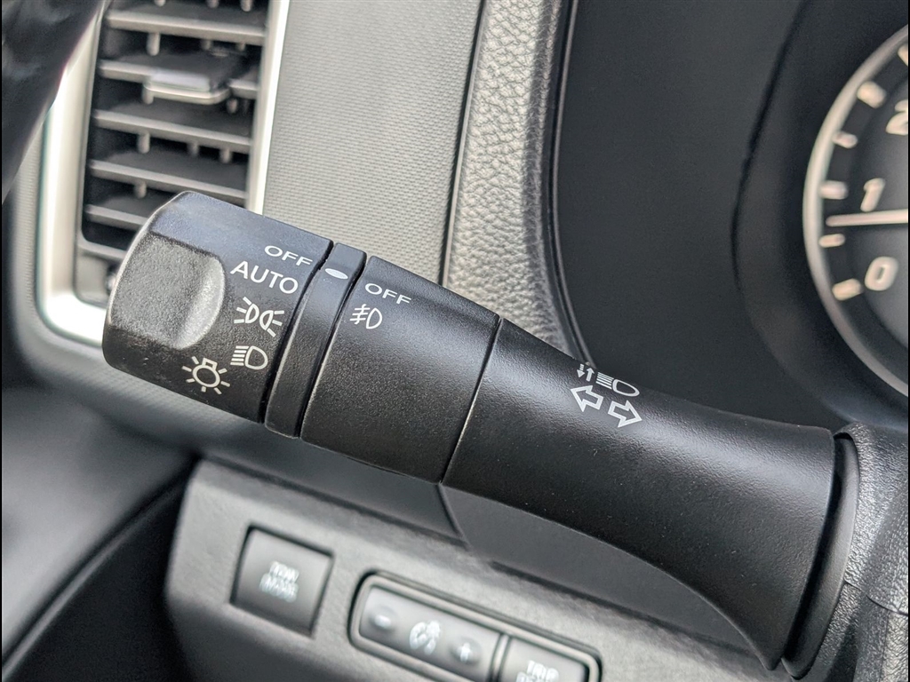 Used 2024 Super Black Nissan SL image 35