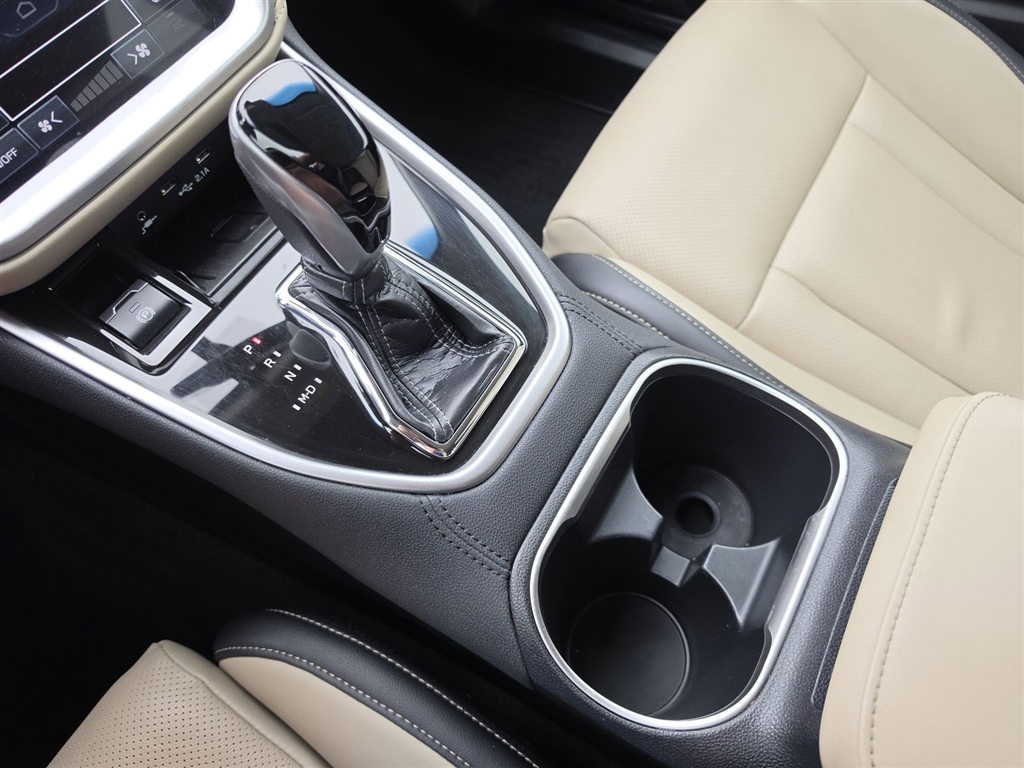 Used 2022 Autumn Green Metallic Subaru Limited image 35