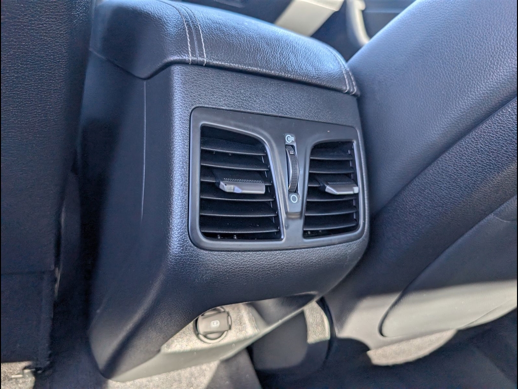 Used 2018 Quartz White Pearl Hyundai Limited image 35