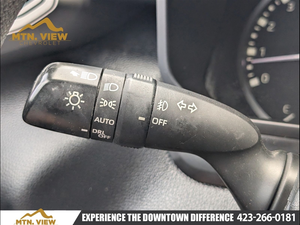 Used 2022 White Toyota SR5 image 35