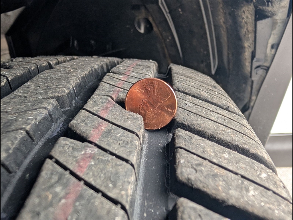 Used 2021 Glacier White Nissan S image 35