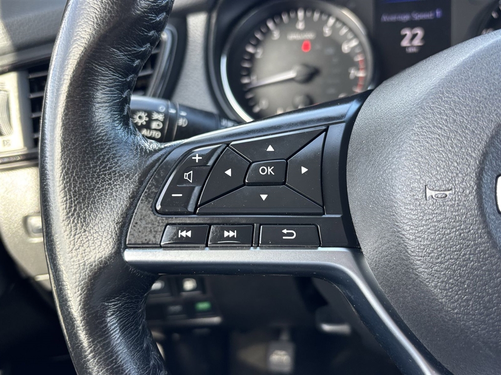 Used 2018 Brilliant Silver Nissan SL image 35