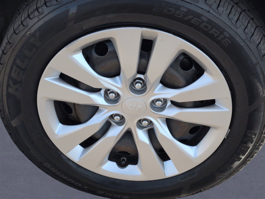 Used 2020 Snow White Pearl Kia LX image 35