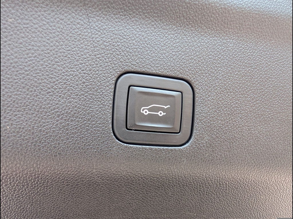 Used 2025 Radiant Red Tintcoat Chevrolet Z71 image 36