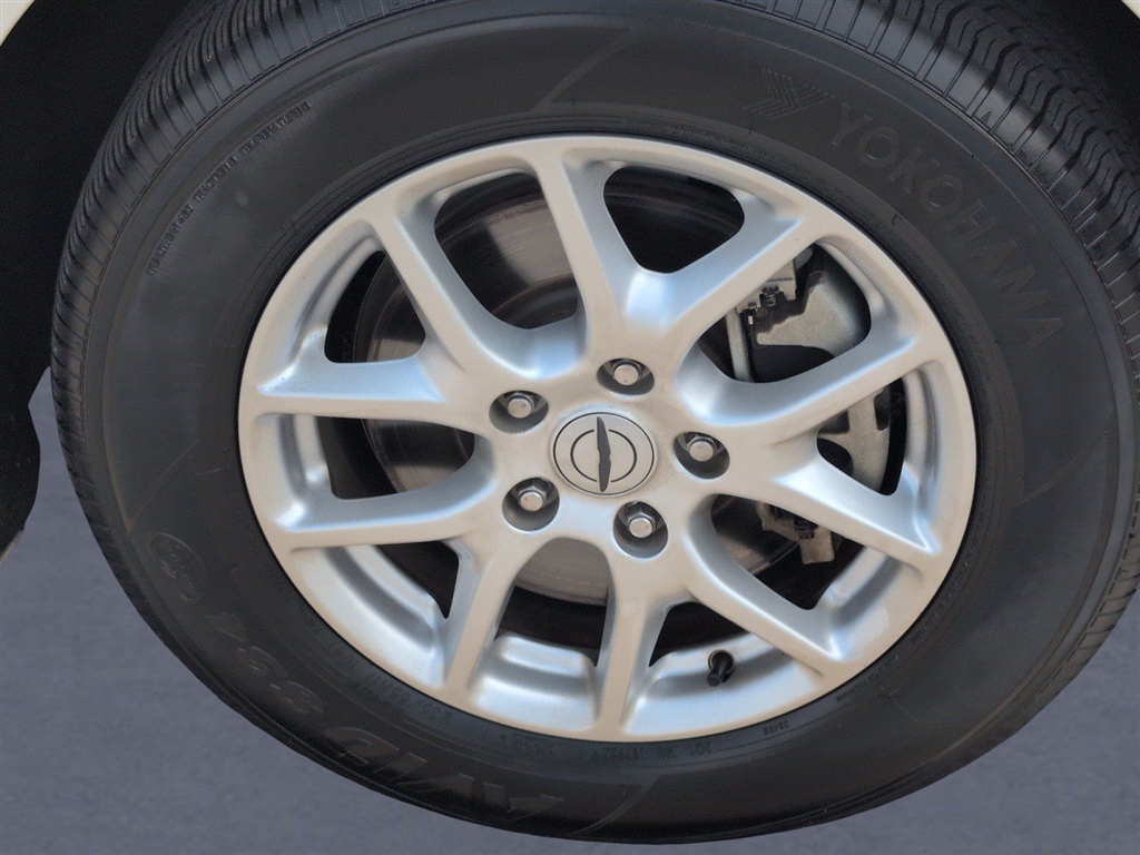 Used 2023 Bright White Clear Coat Chrysler LX image 36