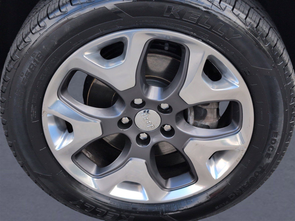 Used 2018 Diamond Black Crystal Pearl Coat Jeep Limited image 36