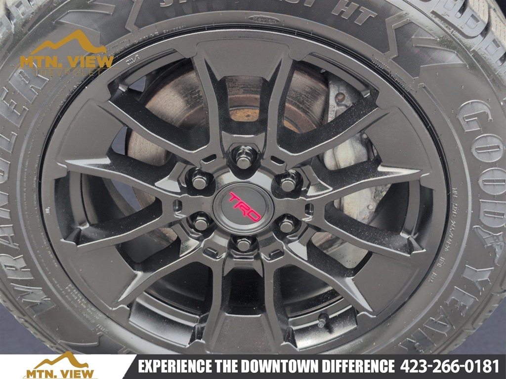 Used 2022 White Toyota SR5 image 36