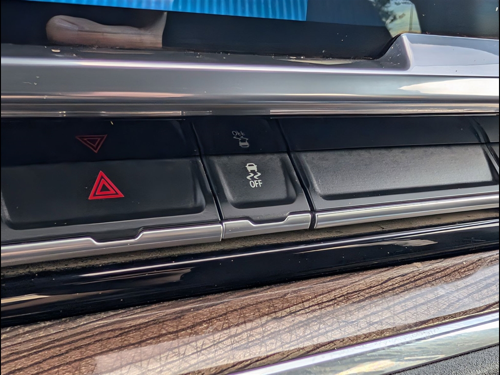 Used 2024 Summit White Chevrolet LT image 37