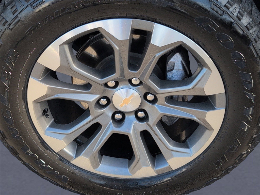 Used 2024 Sterling Gray Metallic Chevrolet High Country image 37