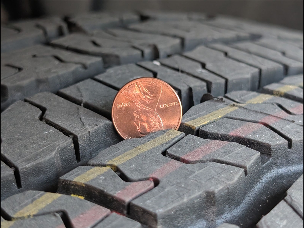 Used 2025 Summit White GMC SLT image 37