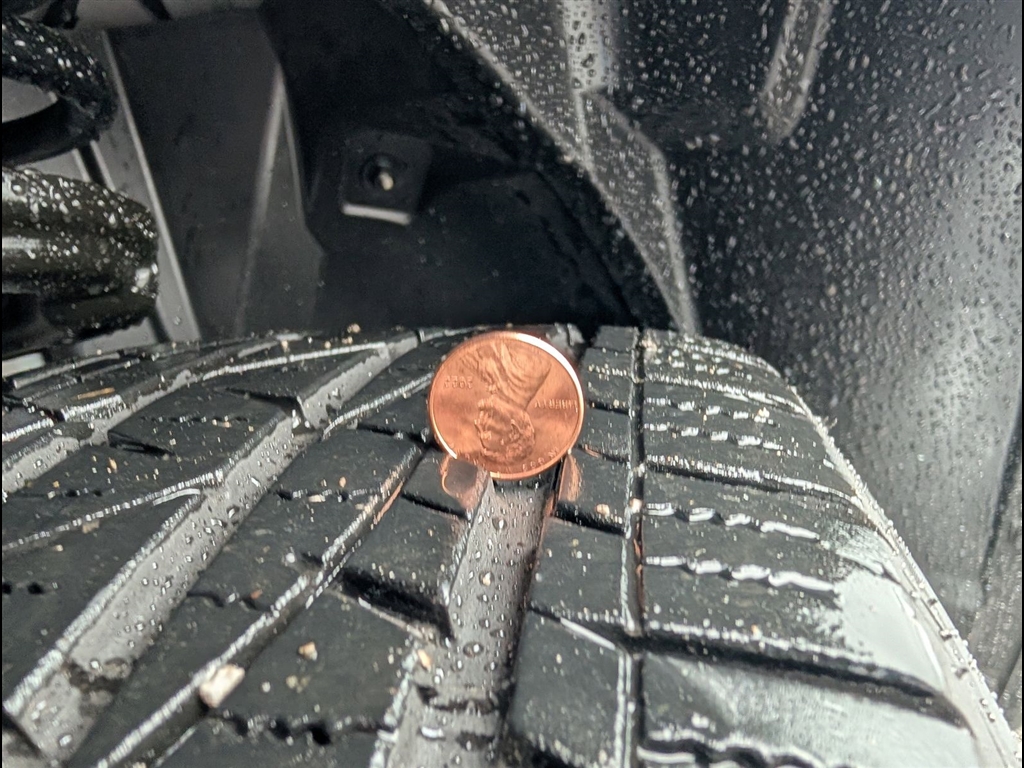 Used 2024 Bright White Clear Coat Jeep Latitude image 37