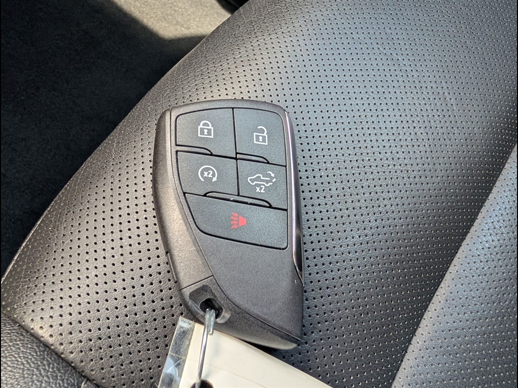 Used 2023 Sterling Metallic GMC SLT image 37