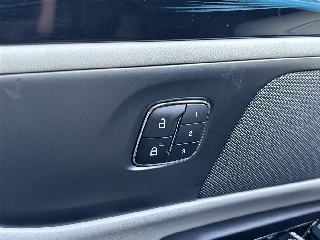 Used 2024 Silver Radiance Lincoln Reserve image 37