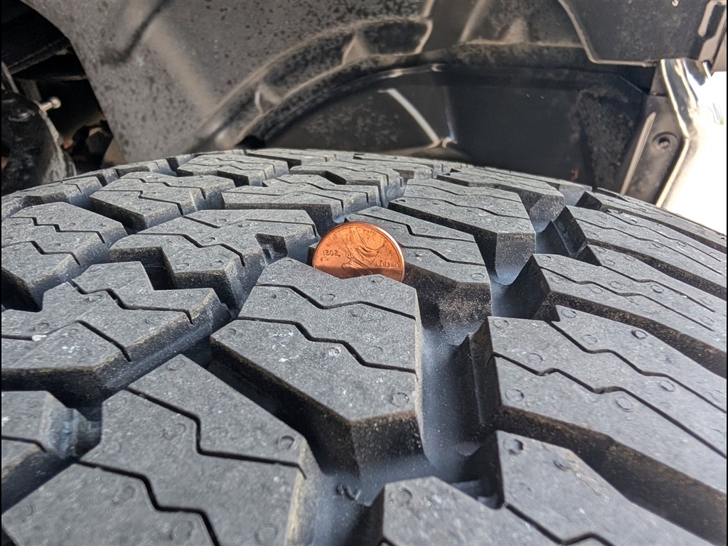 Used 2022 Diamond Black Crystal Pearl Coat RAM Big Horn image 38