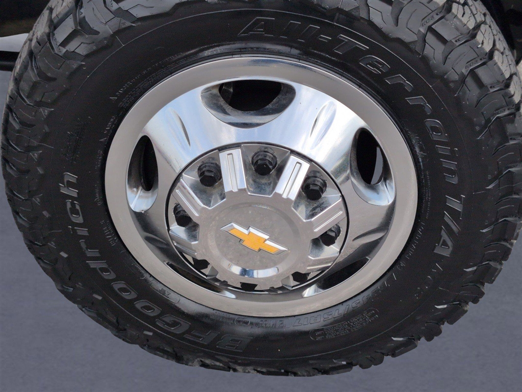 Used 2024 Summit White Chevrolet LT image 38