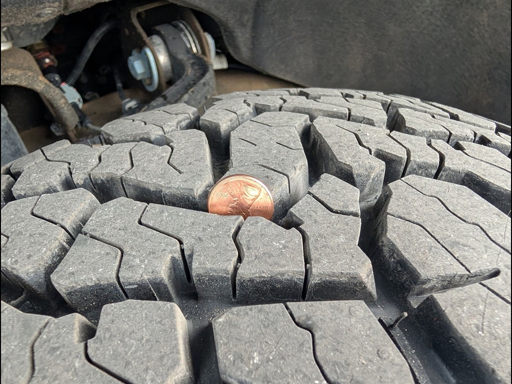 Used 2024 Summit White Chevrolet LT image 39