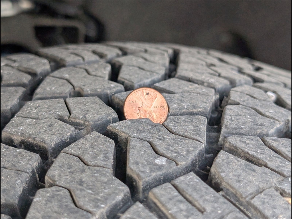 Used 2025 Summit White GMC AT4 image 39