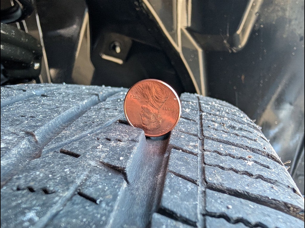 Used 2024 Bright White Clear Coat Jeep Latitude image 39