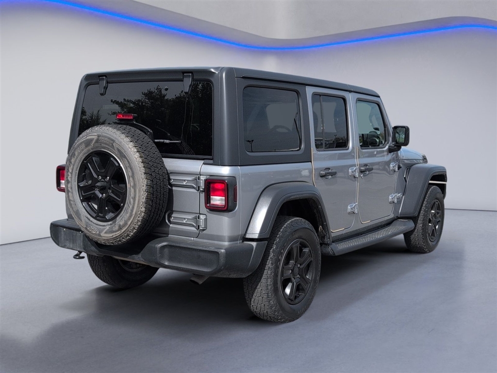 Used 2018 Billet Silver Metallic Clear Coat Jeep Sport S image 3