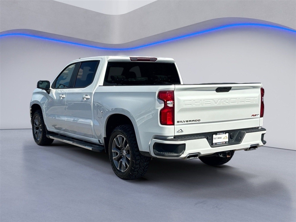 Used 2022 Summit White Chevrolet RST image 3