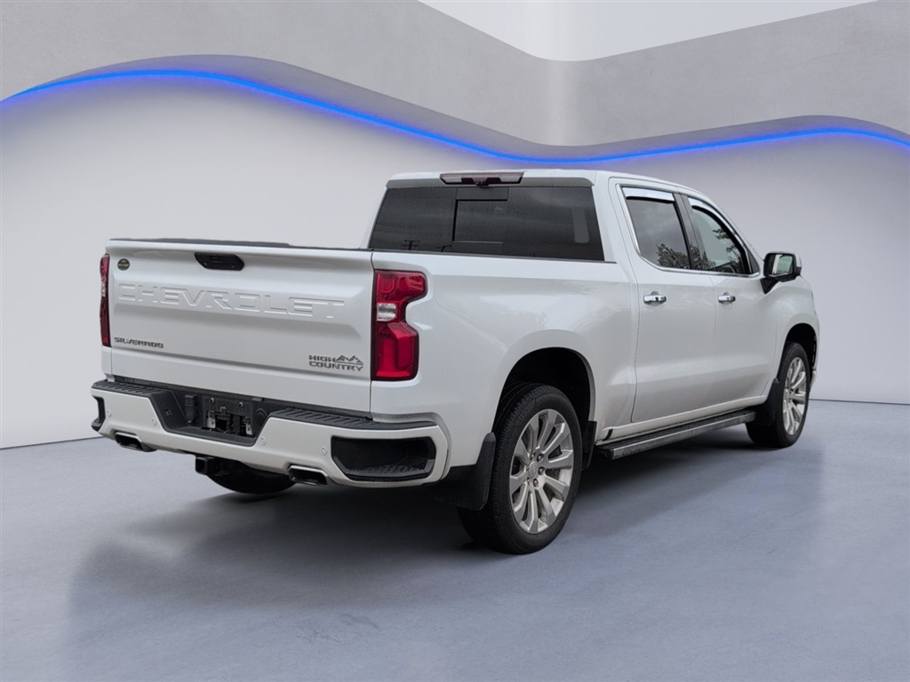 Used 2022 Iridescent Pearl Tricoat Chevrolet High Country image 3