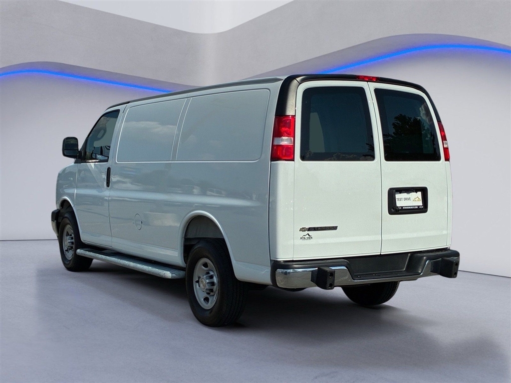 Used 2025 Summit White Chevrolet 2500 image 3
