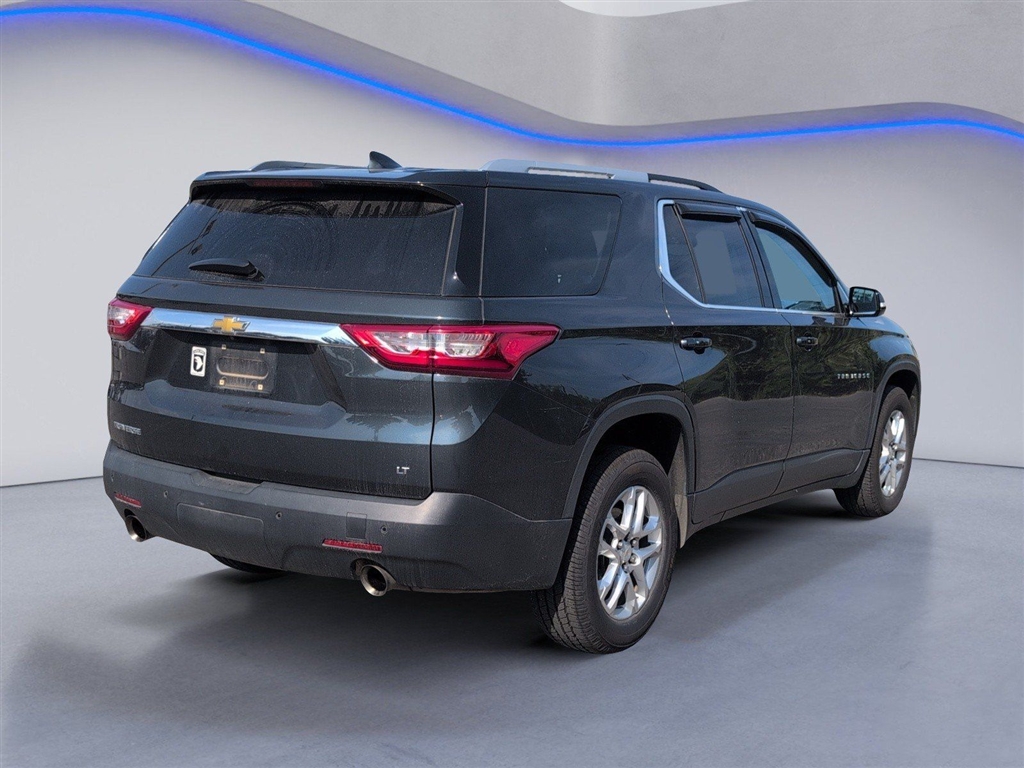 Used 2018 Graphite Metallic Chevrolet LT Cloth image 3