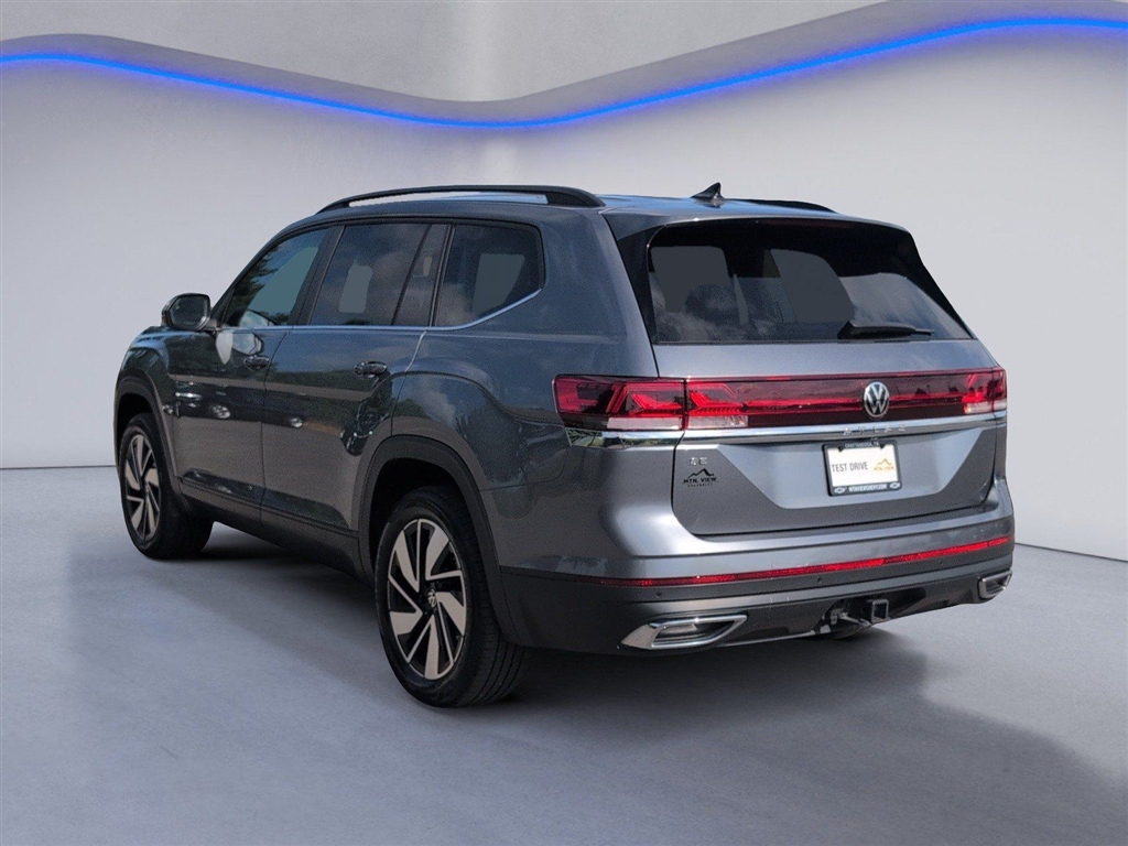 Used 2024 Platinum Gray Metallic Volkswagen SE image 3