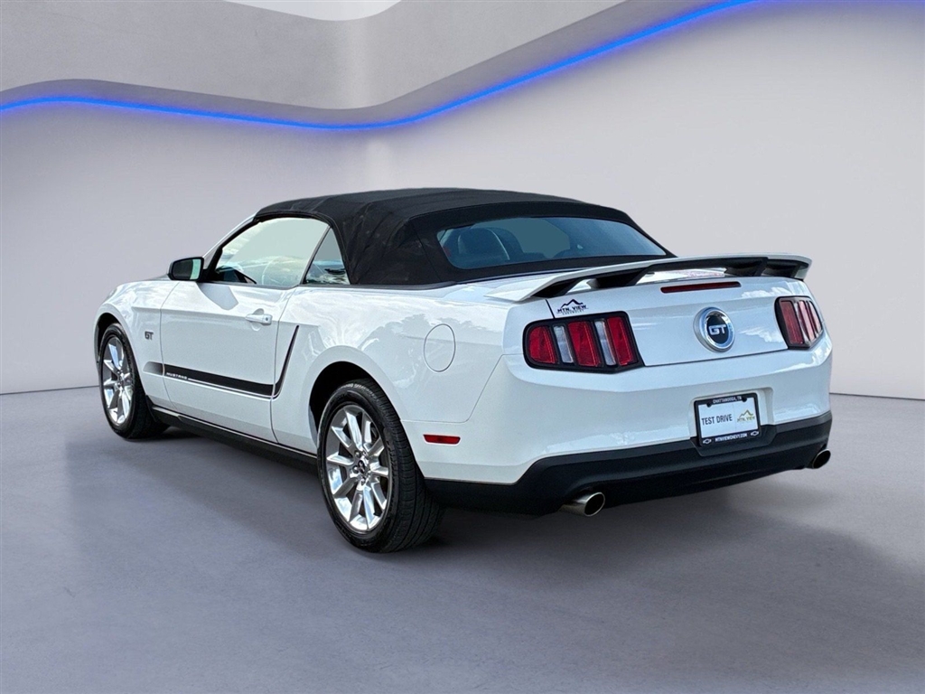 Used 2010 Performance White Clearcoat Ford GT Premium image 3