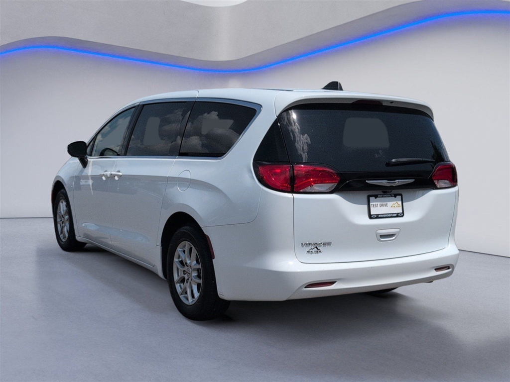 Used 2023 Bright White Clear Coat Chrysler LX image 3