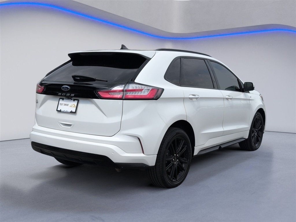 Used 2023 Star White Metallic Tri-Coat Ford ST-Line image 3