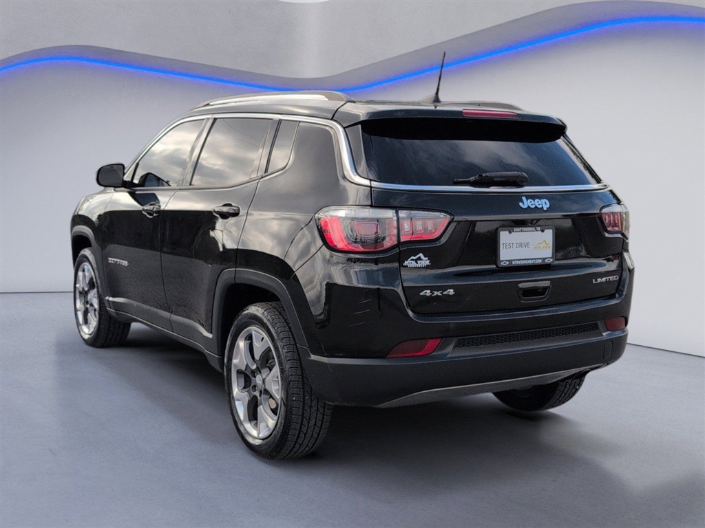 Used 2018 Diamond Black Crystal Pearl Coat Jeep Limited image 3