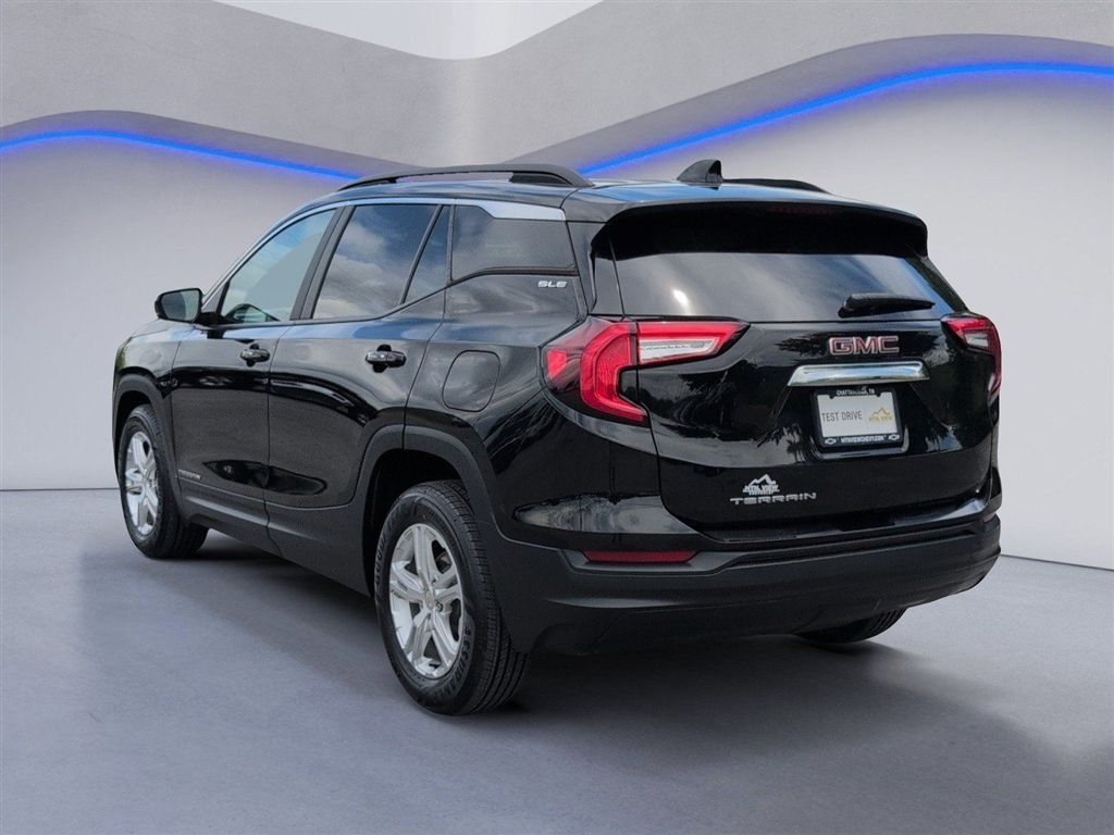 Used 2022 Ebony Twilight Metallic GMC SLE image 3