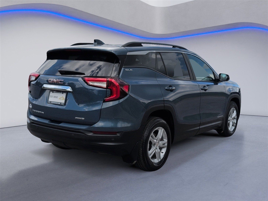 Used 2024 Riptide Blue Metallic GMC SLE image 3