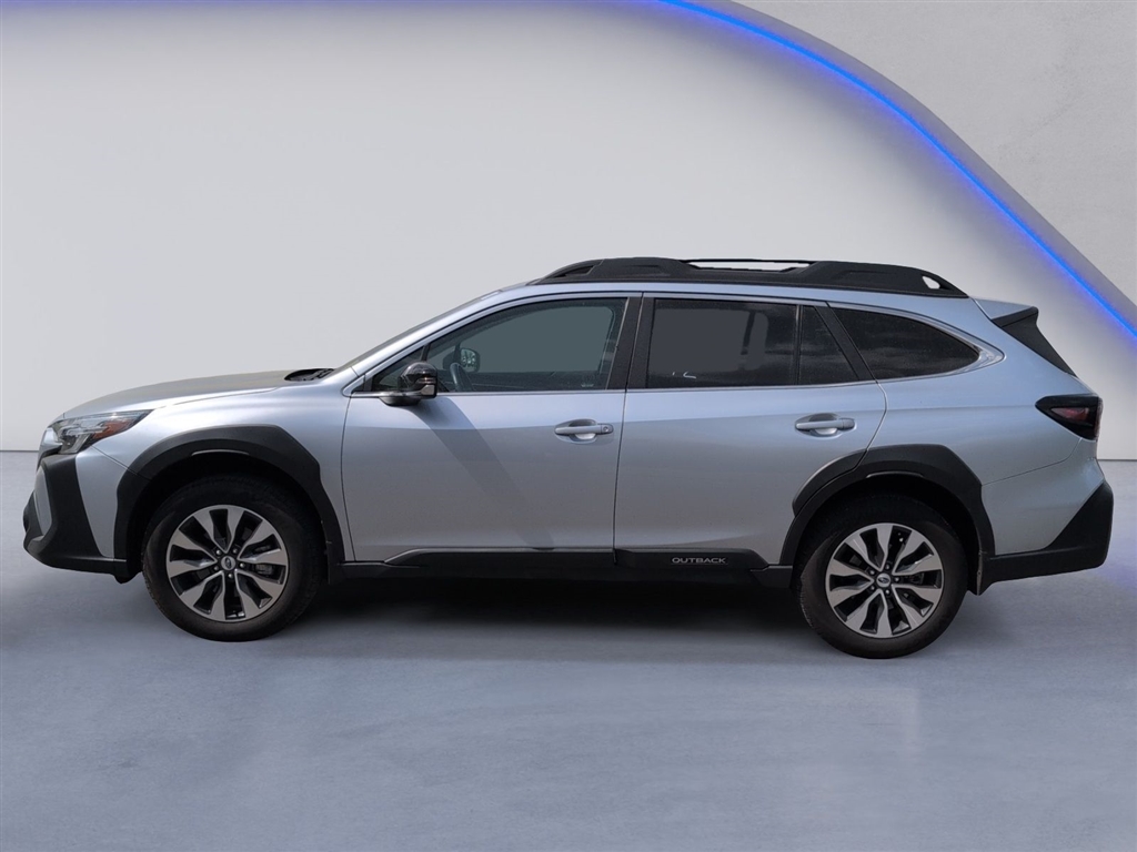 Used 2023 Ice Silver Metallic Subaru Limited image 3