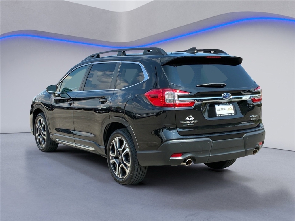 Used 2023 Crystal Black Silica Subaru Limited 7-Passenger image 3