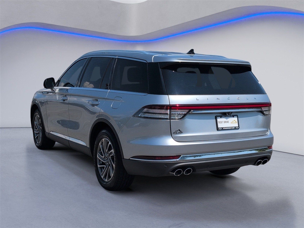 Used 2023 Silver Radiance Lincoln Standard image 3