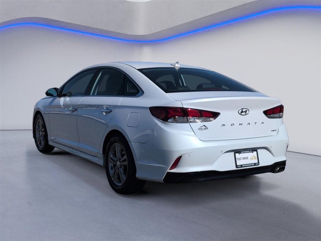 Used 2018 Quartz White Pearl Hyundai Limited image 3