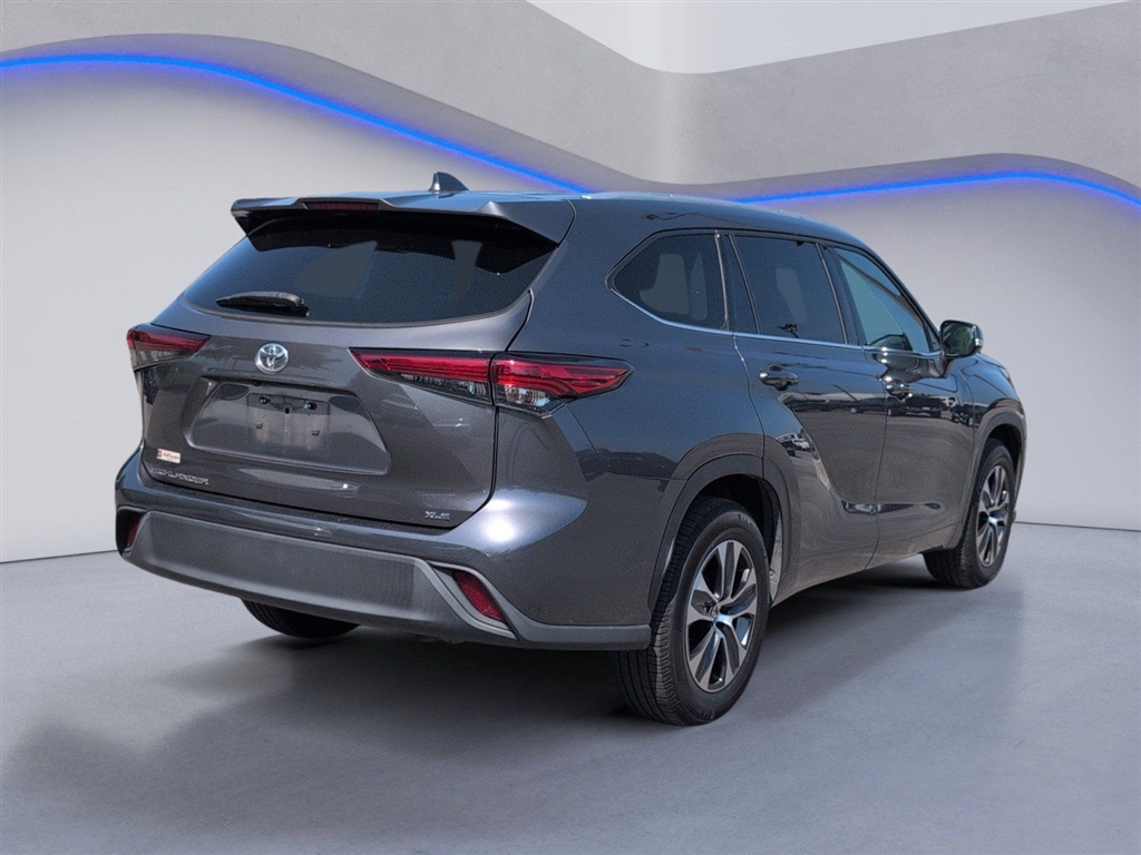 Used 2022 Magnetic Gray Metallic Toyota XLE image 3