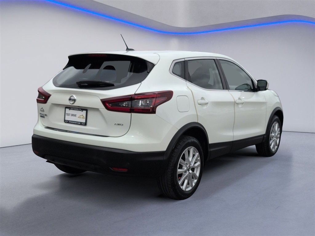 Used 2021 Glacier White Nissan S image 3