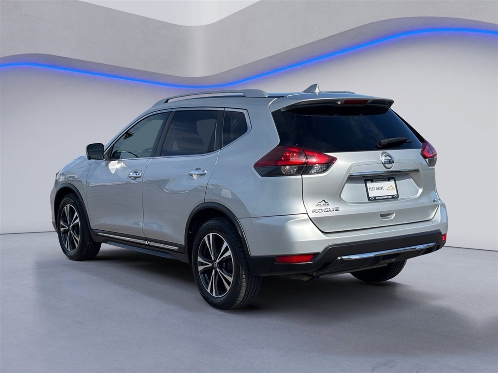 Used 2018 Brilliant Silver Nissan SL image 3