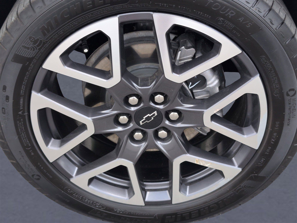 Used 2025 Sterling Gray Metallic Chevrolet RS image 41