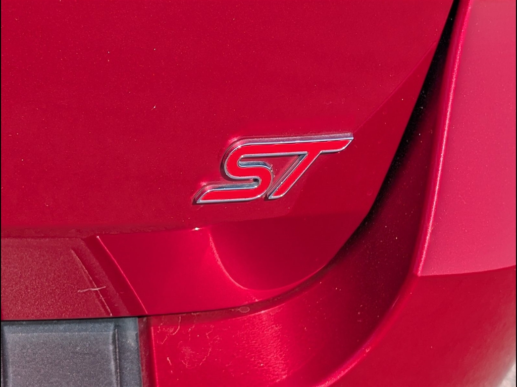 Used 2025 Rapid Red Metallic Tinted Clearcoat Ford ST image 5